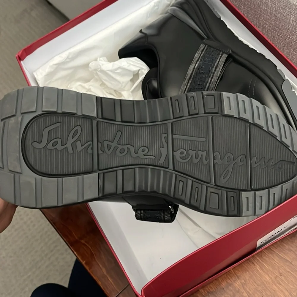 Ferragamo men’s leather athletic sneaker shoes - Picture 4 of 6